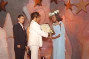 Vanessa Quai primind premiul