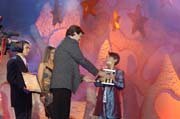 Noni primind trofeul
